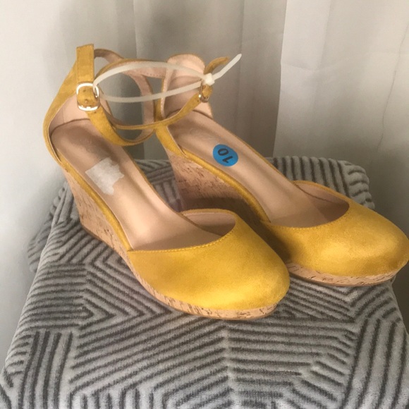 Shoes - Wedge Heel